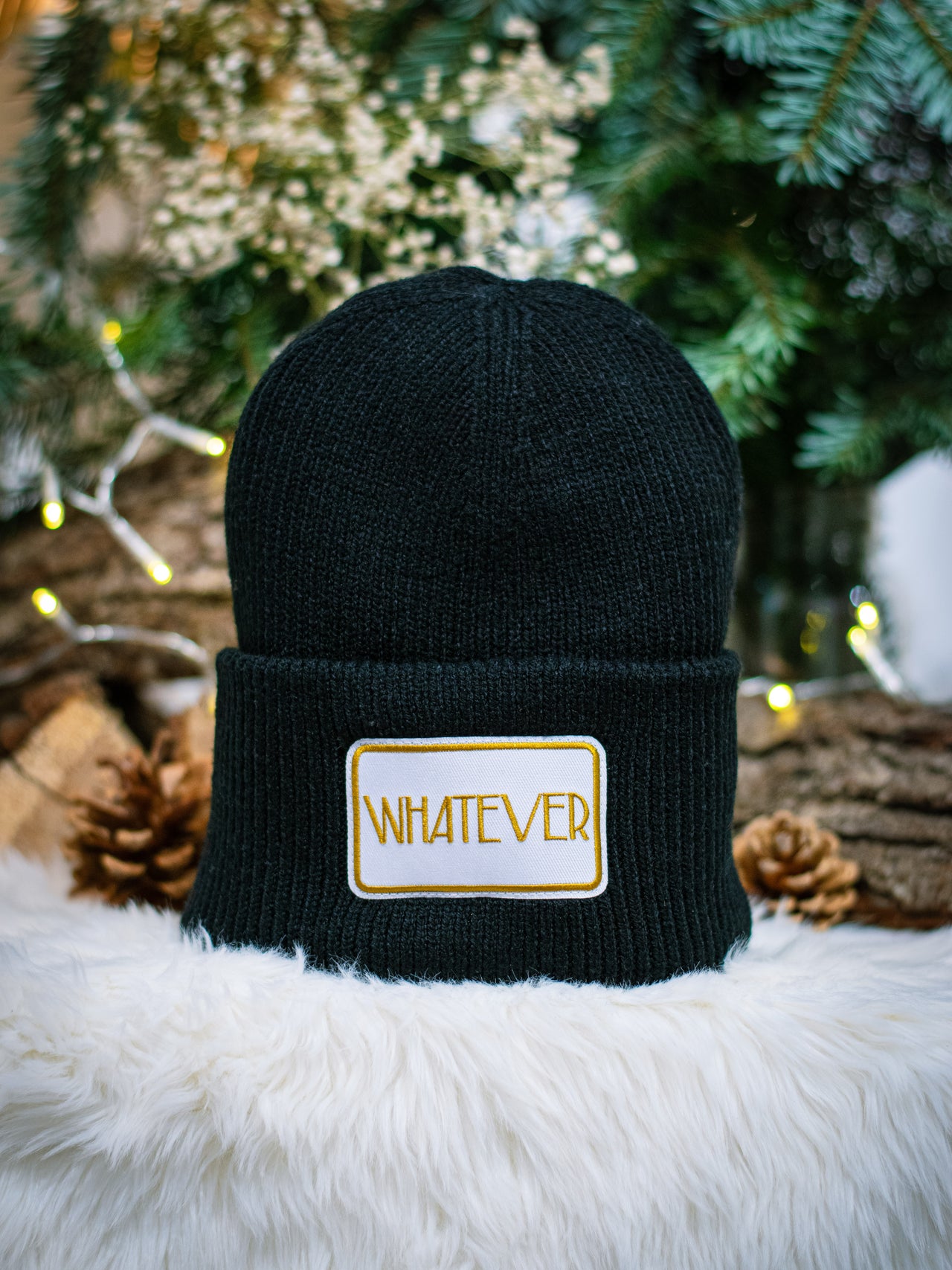 "whatever" in den Farben "red, vanilia white & black"