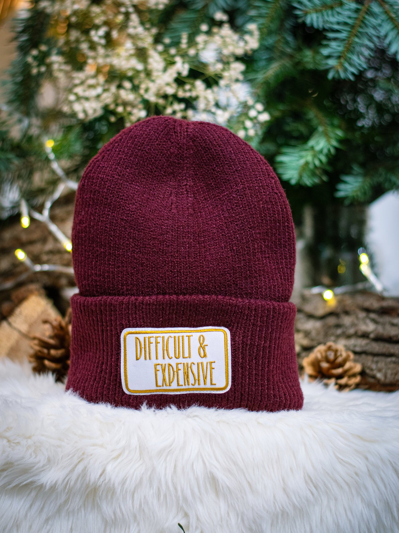 "difficult & expensive " in den Farben "red, vanilia white & black"